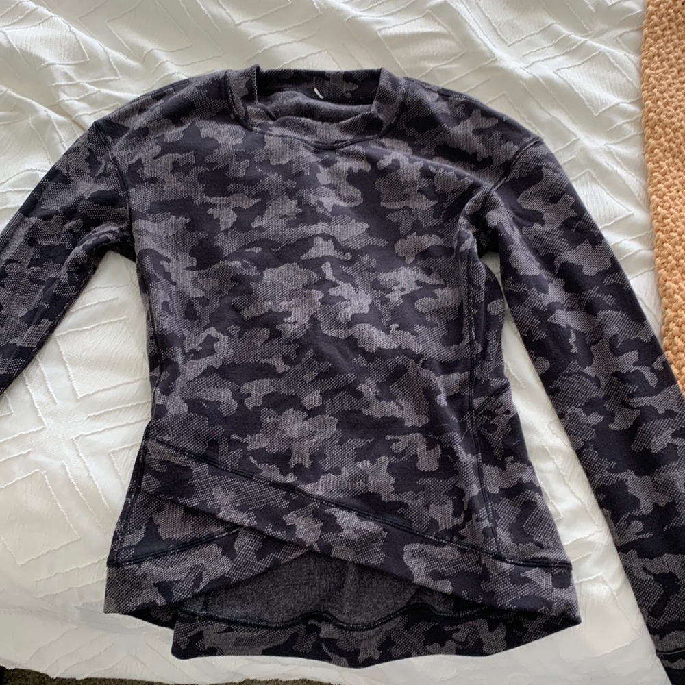 Lululemon black camo long sleeve top